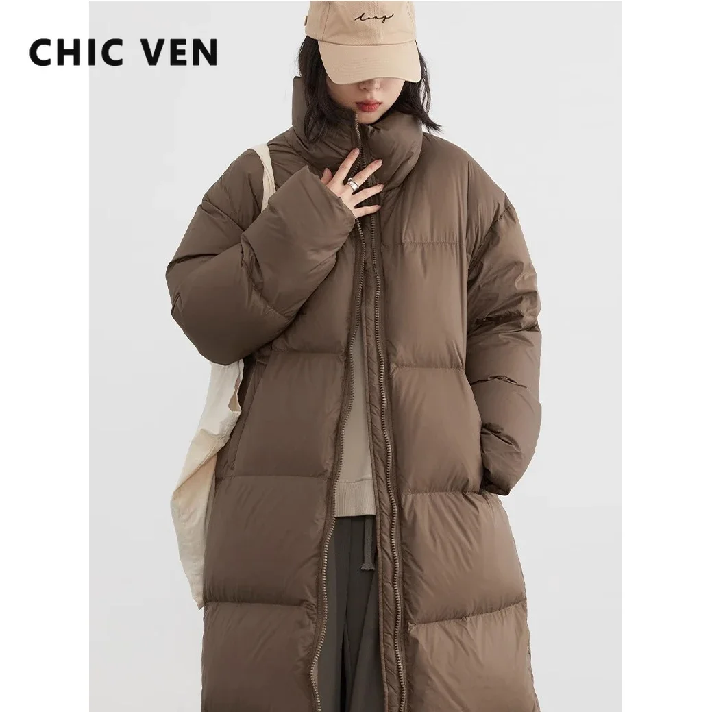 

CHIC VEN Женские пуховые пальто Свободный толстый воротник-стойка Новый длинный толстый пуховик 80 Белый утиный пух Женская верхняя одежда Зима 2024