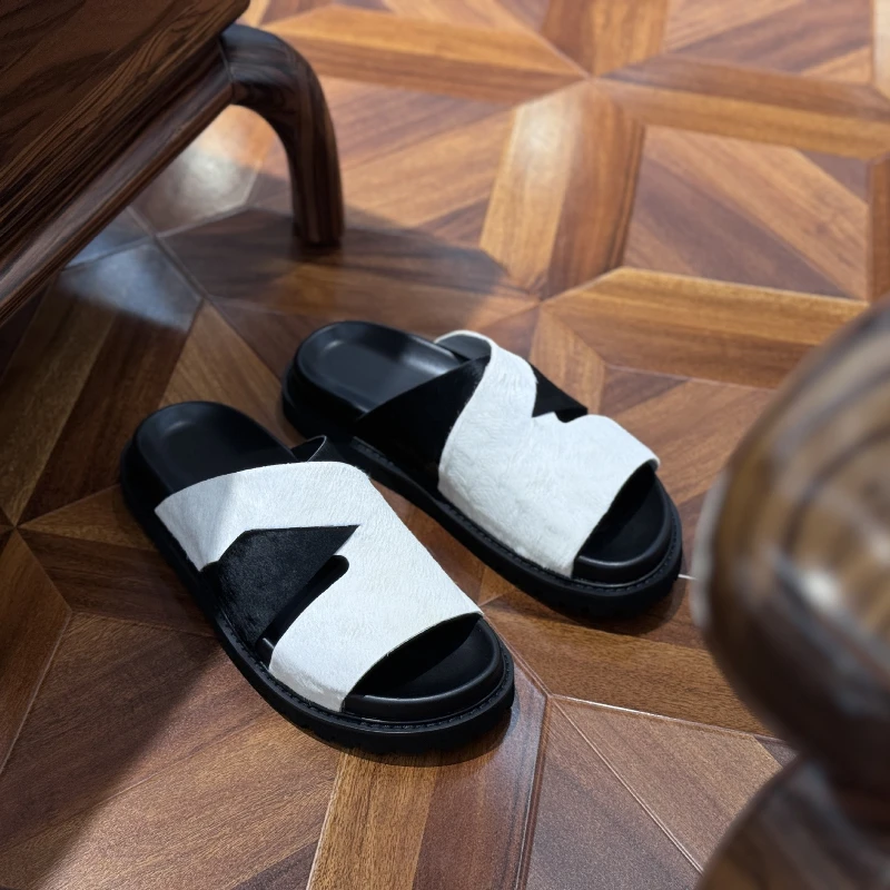 

Men One-piece Slippers with Thick Leather Sole for Wearing Men Cool Slippers