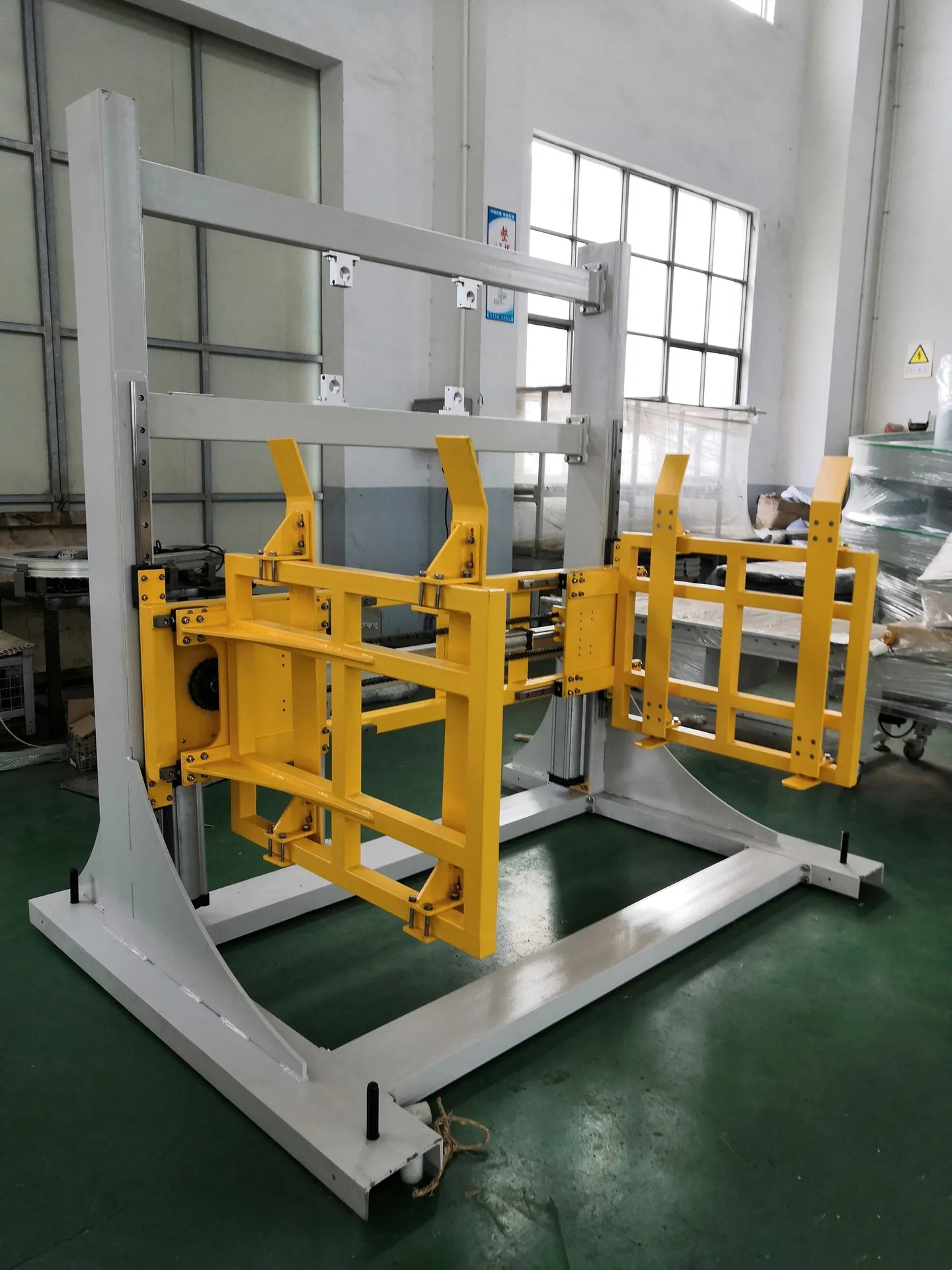 Pasang dan pasang dispenser palet/majalah palet