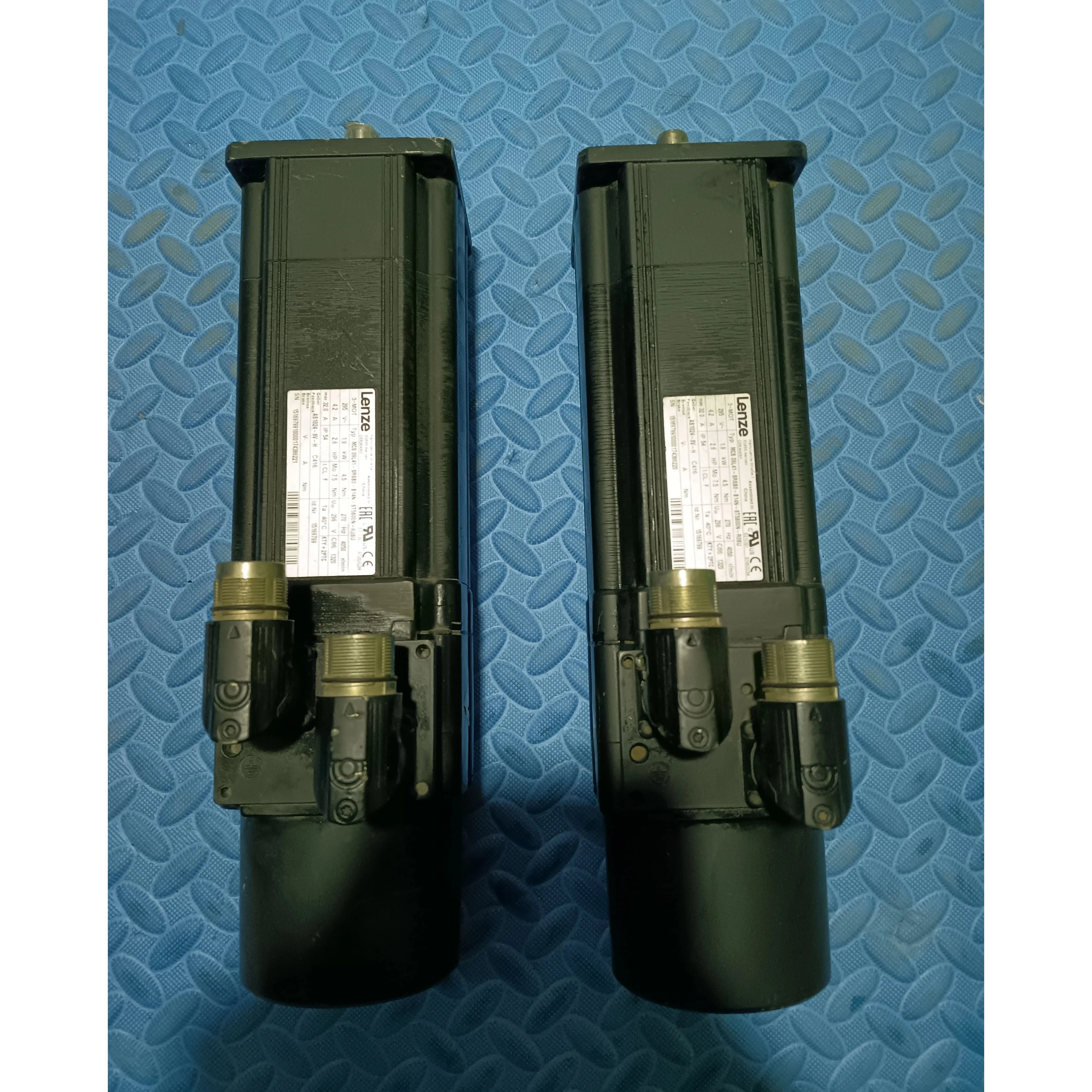SERVO MOTOR LENZE MCS 09L41-SRSB0-B14N-ST5S00-R0SU