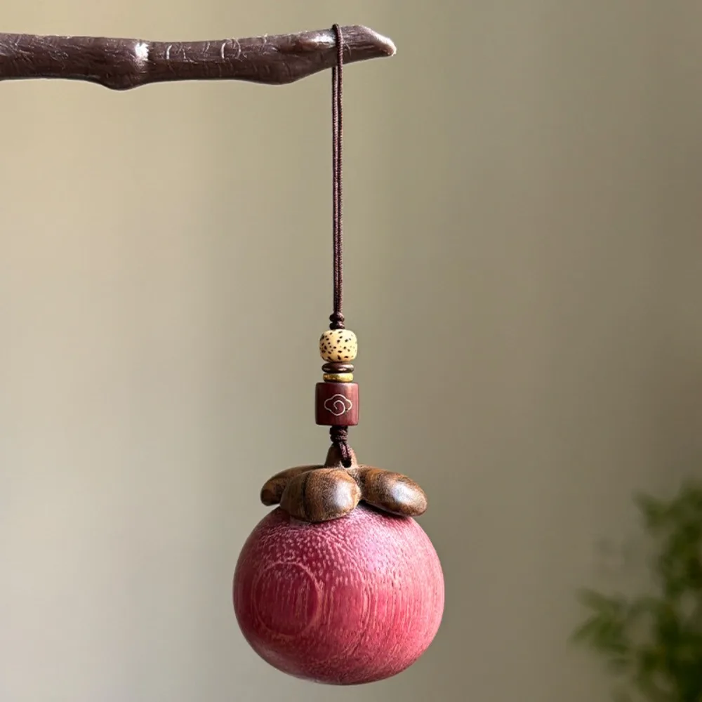 LLavero de sándalo de estilo chino, colgante de madera de fresa y mangostán, cadena para teléfono, dijes para mochila, llavero creativo para coche