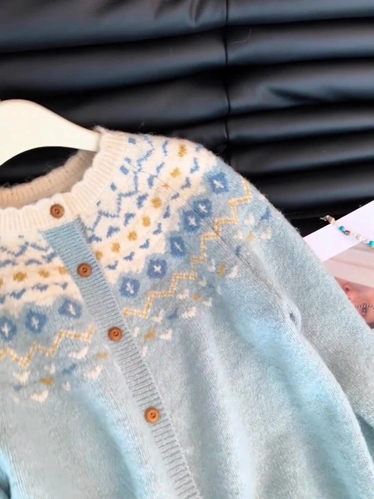 เสื้อคาร์ดิแกนถักลายแจ็คการ์ดหวานๆ สไตล์วินเทจสำหรับผู้หญิง ทรงหลวม สบายๆ แบบลำลอง ติดกระดุม ลายพิมพ์นุ่ม แขนยาว คอกลม เหมาะสำหรับฤดูใบไม้ร่วงและฤดูหนาว