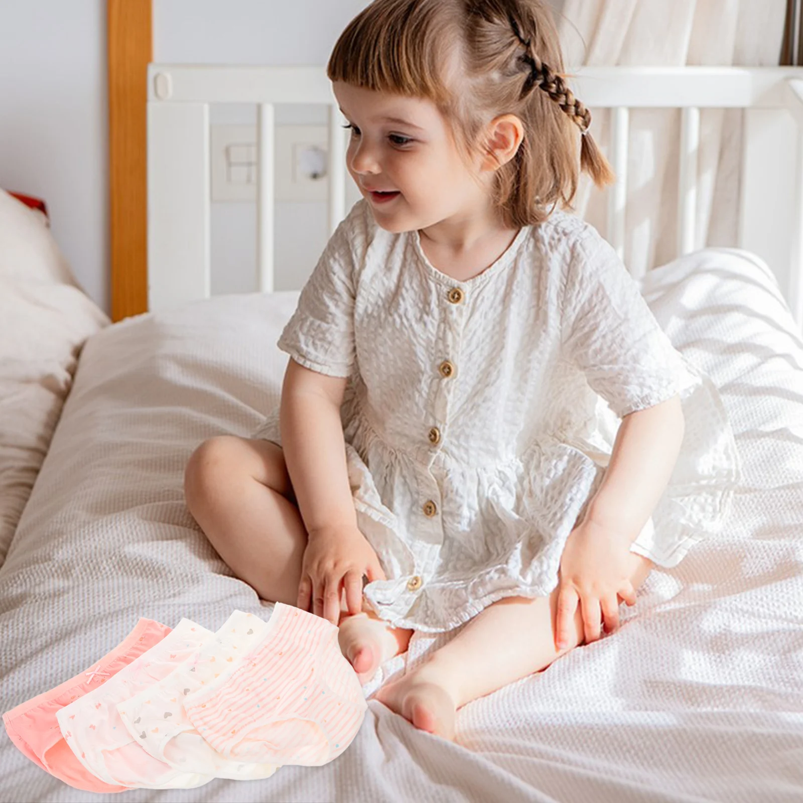 

4Pcs Toddler Girls Underwear Cotton Material Soft Undies Charming Designs Non Slip Waistband 26x20cm