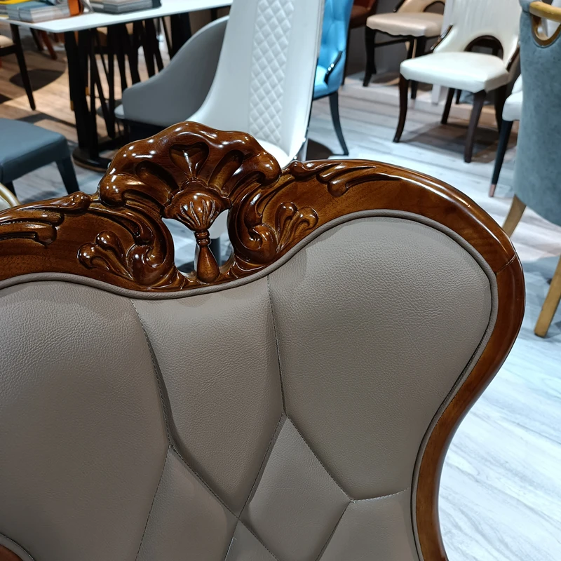 كرسي طعام من الخشب الصلب المنحوت للمنزل، مطعم غربي للمشاهير، كرسي ترفيهي من الجلد الرمادي، فندق P