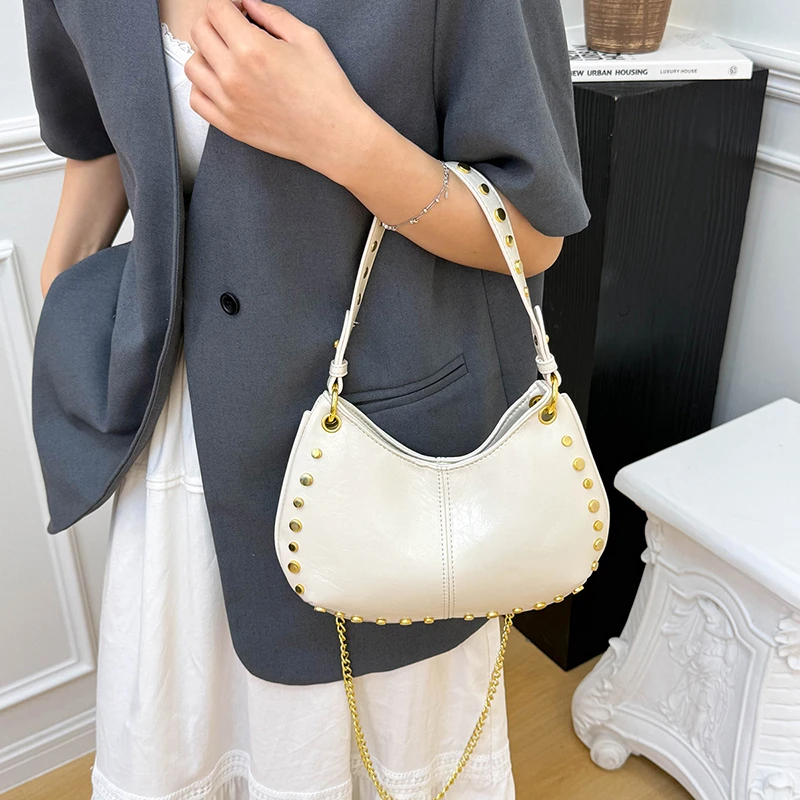 

Unique Vintage Trendy Fashionable Bag with Letter Logo and Solid Color for Stylish Commuter