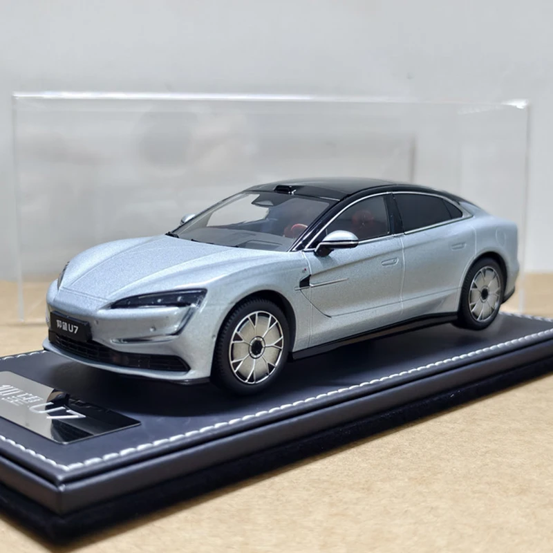 modele-de-voiture-de-collection-en-alliage-u7-a-l'echelle-1-32-fabrique-en-usine-d'origine-pour-la-visualisation