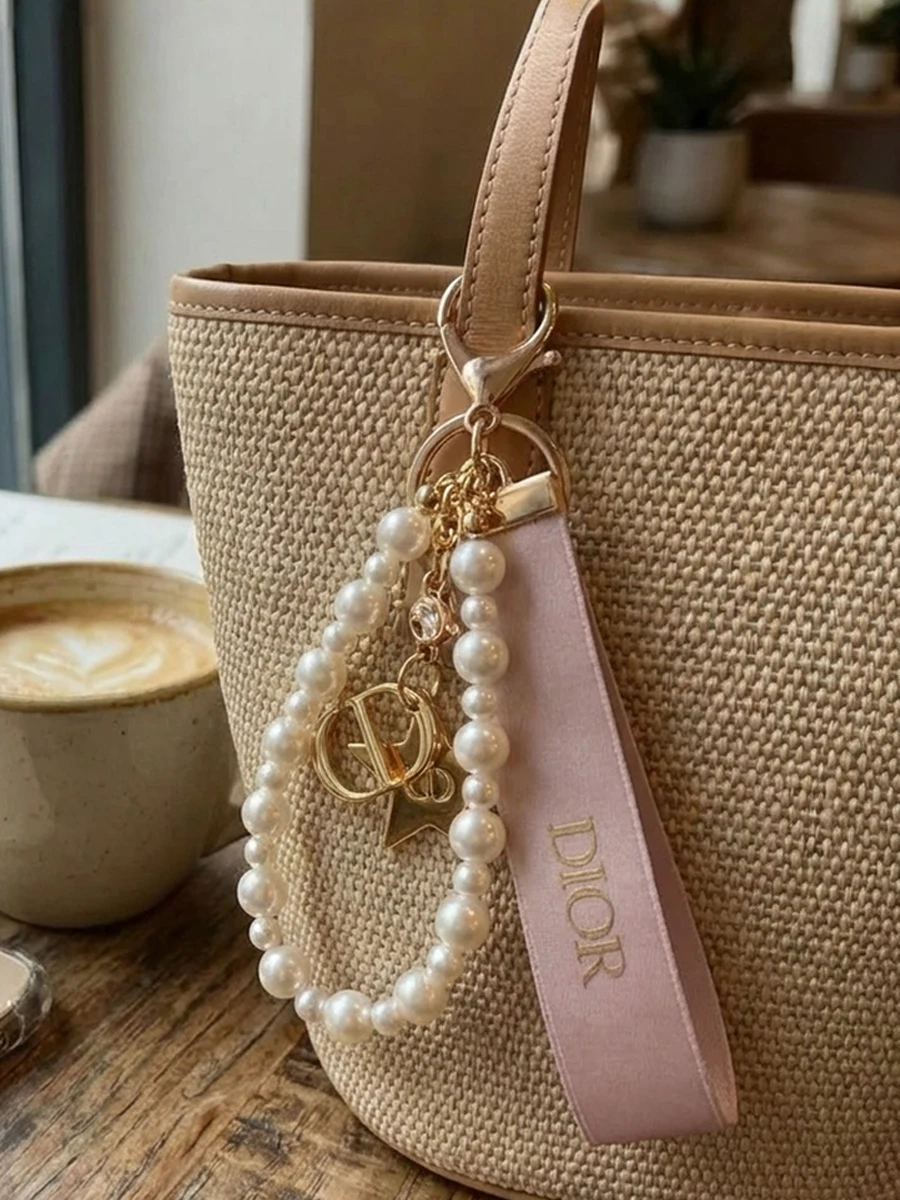 Dior Luxury Pearl Pink Ribbon  - огляд і ціна Luxury Bags Dior