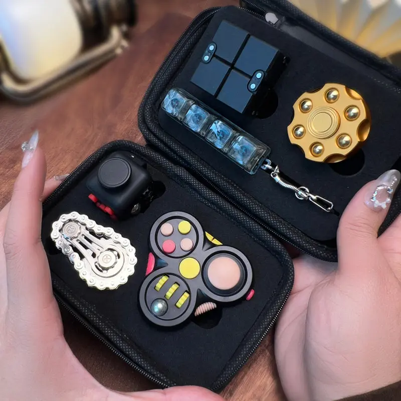 set-completo-de-fidget-spinners-con-bolsa-de-almacenamiento-cubos-dados-y-cadenas-juguetes-antiestres-portatiles-regalo-tecnologico-negro-para-aliviar-el-estres