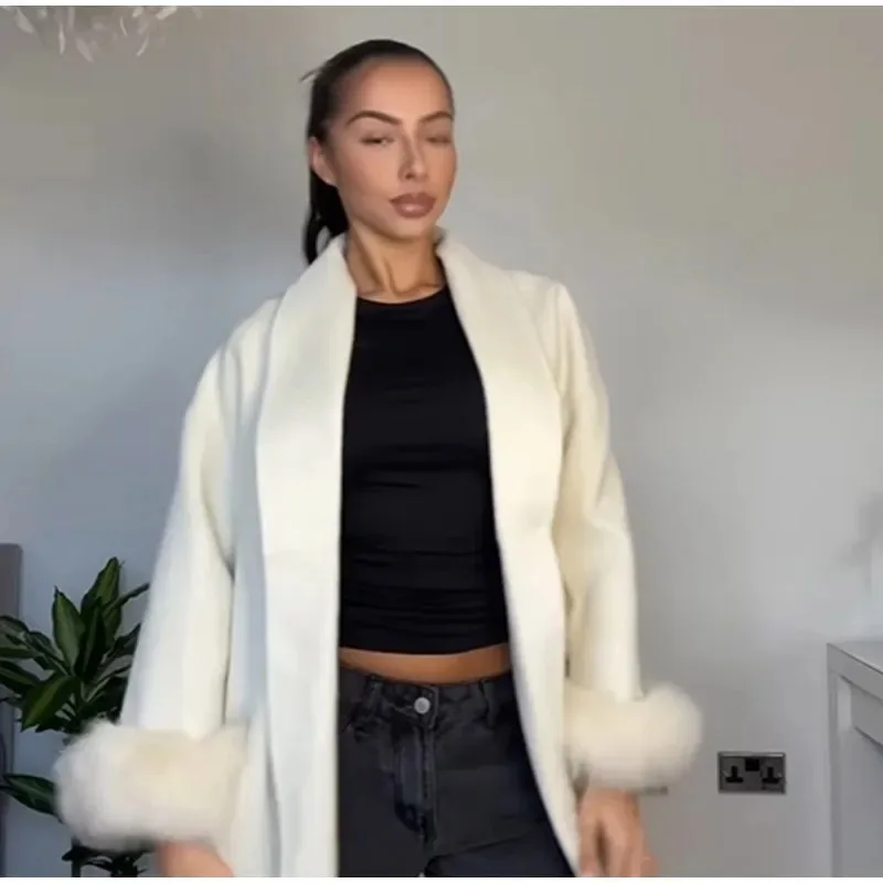 エレガントなレースアップファー パッチワークコート レディース ルーズ 無地 長袖 Vネック オープンステッチコート 女性用 2025年秋 ファッション レディースジャケット