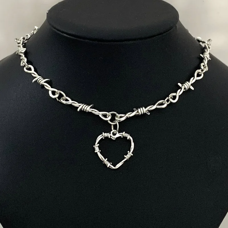Hip Hop Punk Style Heart-shaped Thorn Design Pendant Necklace Jewelry Gift Perfect for Daily Wear or Holiday Jewelry Gifts
