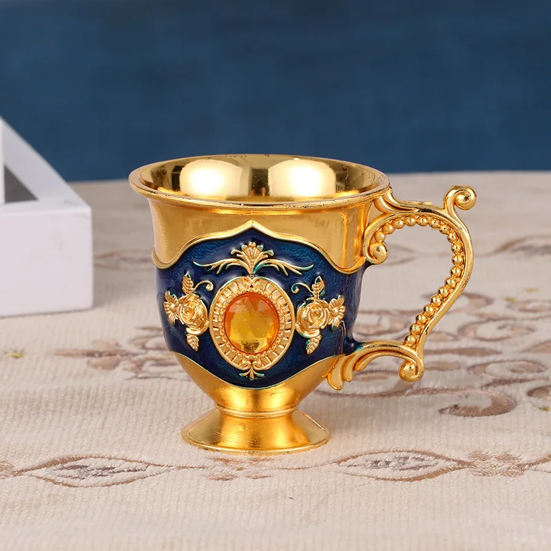 Retro Creative Wine Cup Small Beverage Wine Cup Golden Goblet Cup European Style Home Bar Metal Crafts Wine Cup Gifts