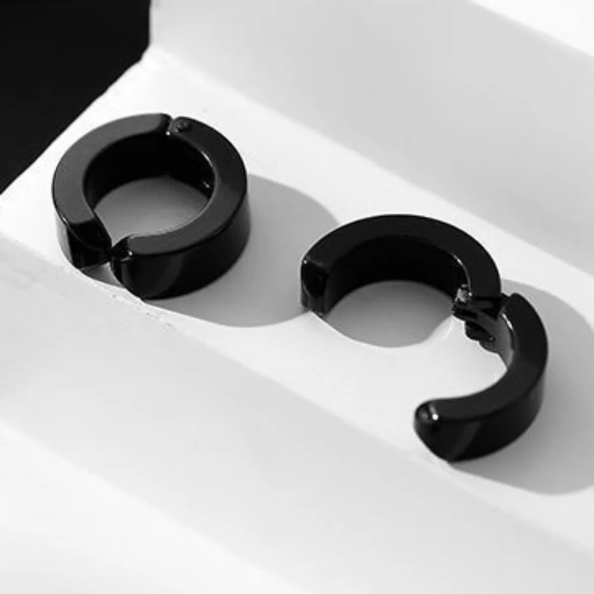 2pc Ear Clips Earrings Without Ear Holes Black Silvery Stainless Steel Buckle Simple Trend Men Women and Fashion Couple Gifts image 3