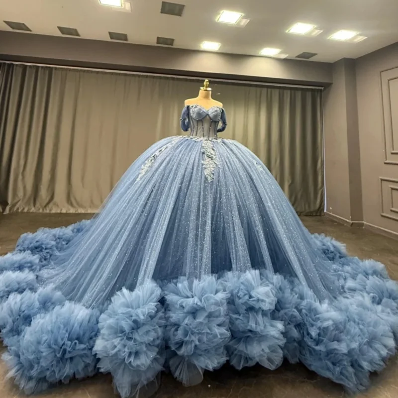 Glänzendes blaues Quinceanera-Kleid mit Kristall-Glitzer, 3D-Blumen-Aufkleber, Spitze, Schichtung, langer Schwanz, Schleife, Vestidos de 15 Quinceanera ﻿ Passen Sie an