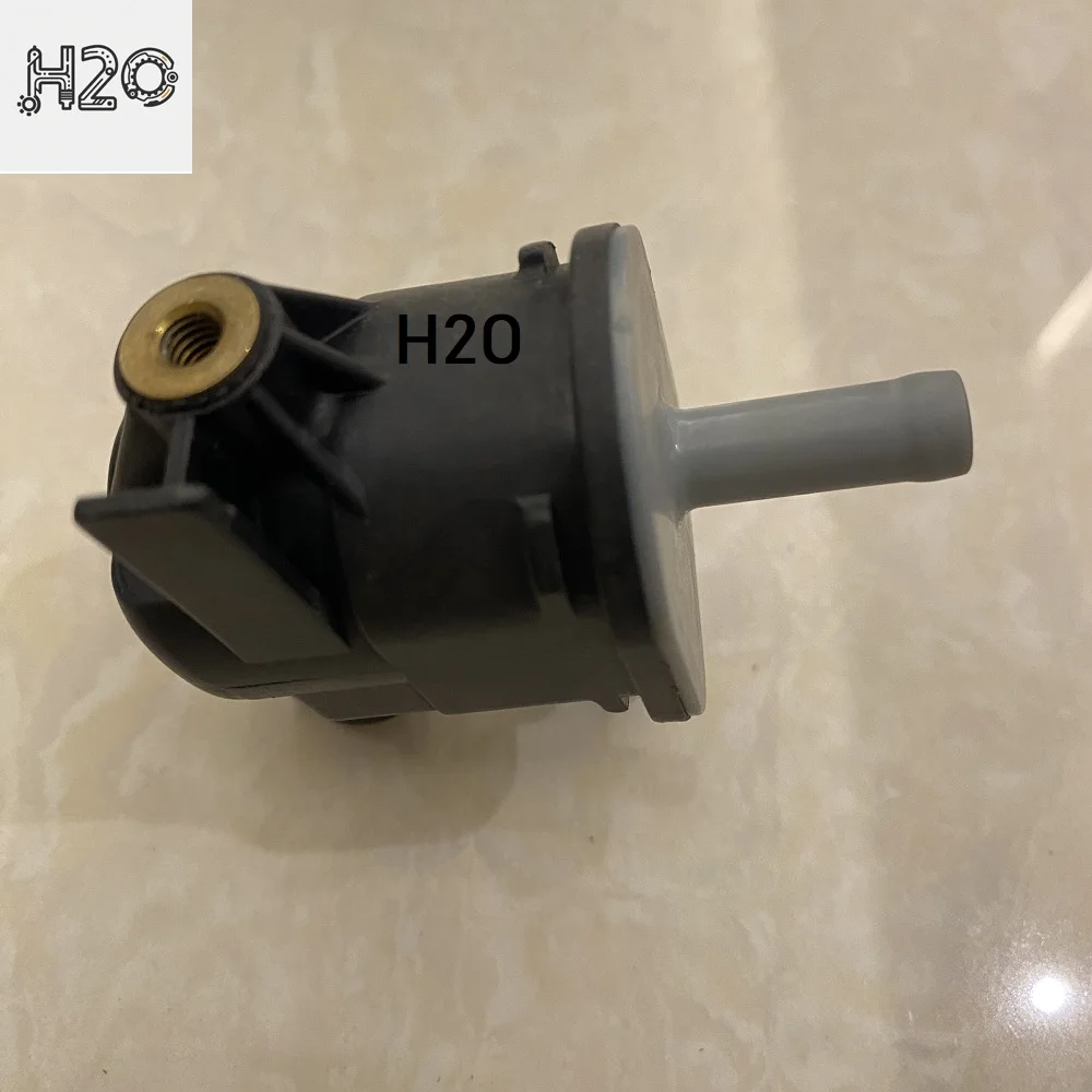 136200-7010 فراغ التبديل علبة صمام بخار تطهير الملف اللولبي لتويوتا 4 عداء كامري كورولا FJJ كروزر هايلاندر #4