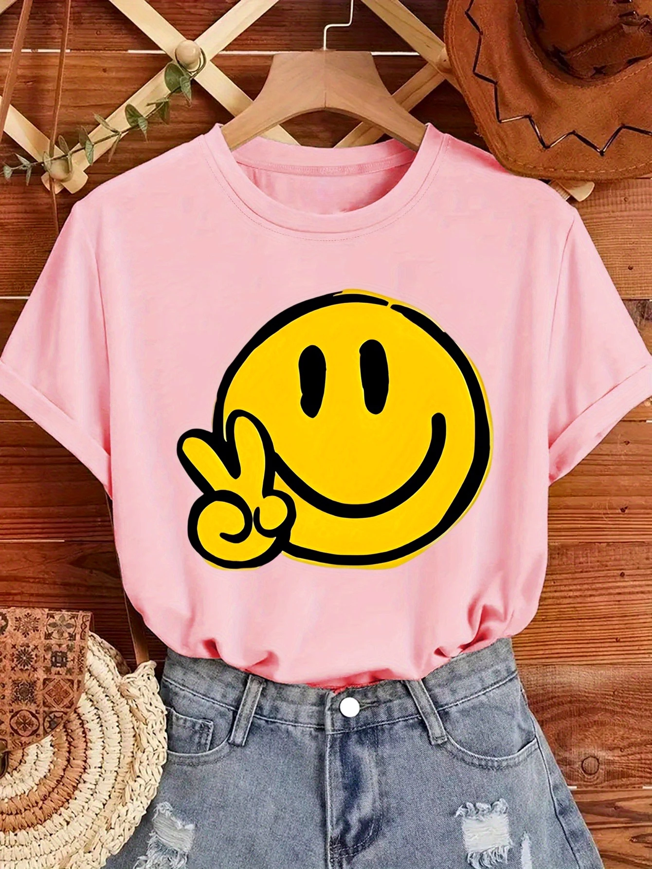 Damen-T-Shirt mit geometrischem, fröhlichem Gesichts-Smile-Print, lässiges Kurzarm-Oberteil mit Rundhalsausschnitt, bequeme Sommerkleidung für Frauen – Detail 4