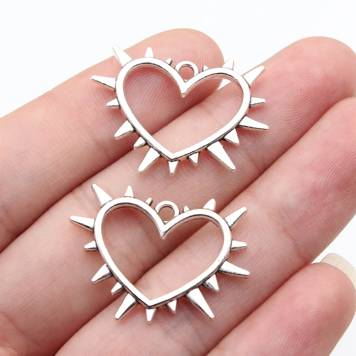 20pcs 29x21mm(1.14x0.83inch) Antique Silver Color Gothic Spiked Heart Charms Pendants DIY Jewelry Making Accessories view 2