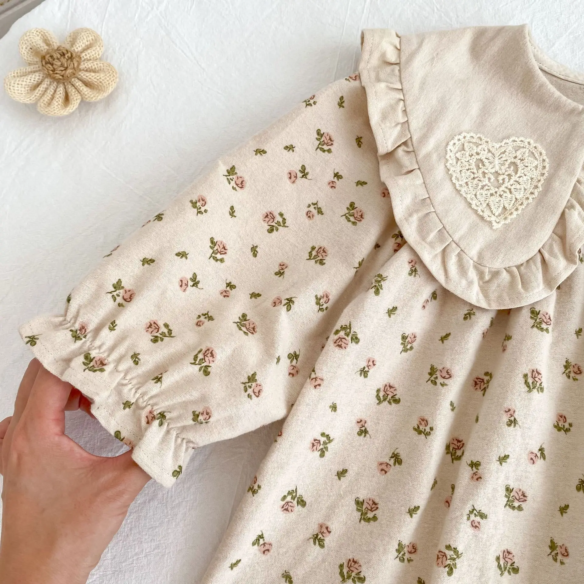 2026 Neue Frühjahrskollektion 0-24M Baby Mädchen Herz-Bodys Langarm Baumwolle Bedruckt Neugeborene Baby Mädchen Strampler Baby Mädchen Kleidung – Detail 14