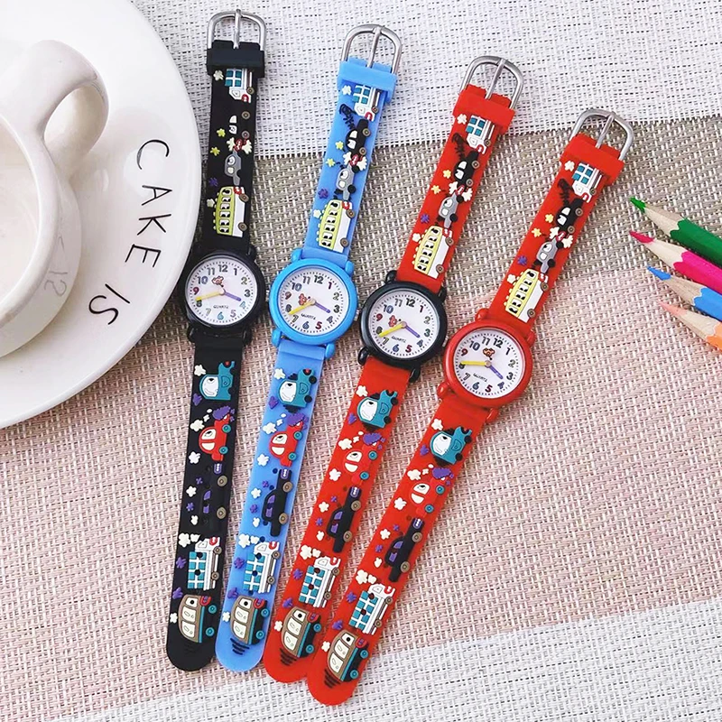 Chaoyada Fashion Jongens Meisjes Little Cars Cartoon Riem Auto Handen Persoonlijkheid Quartz Horloges Studenten Kids Cool Gifts Horloges