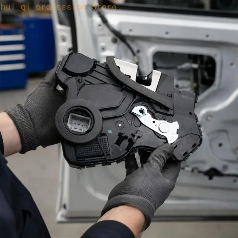 690400C050 Austausch des Türverriegelungsaktuators, Motorbaugruppe Fahrertür vorne links mit integrierter Montageform und Metall – Detail 8