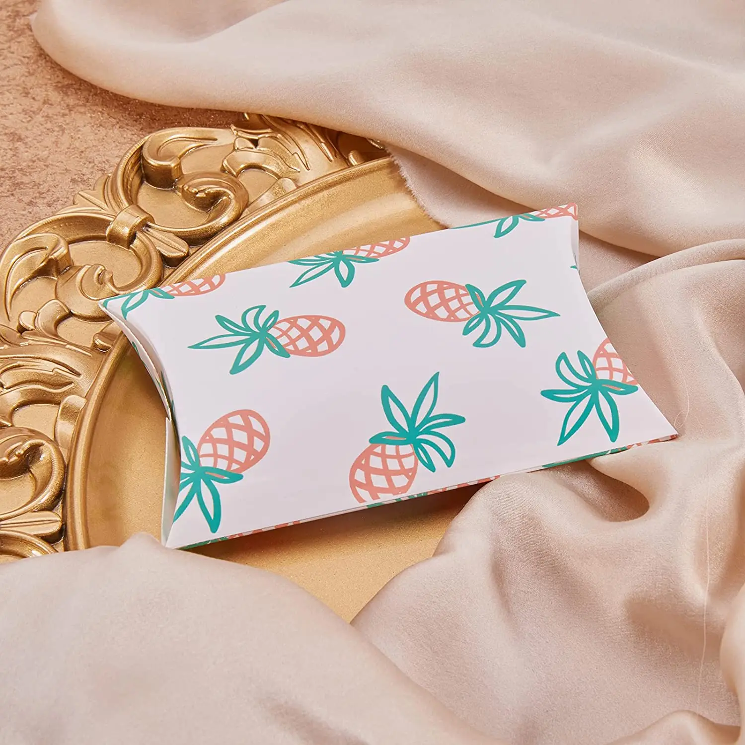 

Airssory 100 Pcs Pineapple Pattern Paper Pillow Boxes Treat Containers for Christmas Birthday Holiday Wedding Baby Gifts Packing