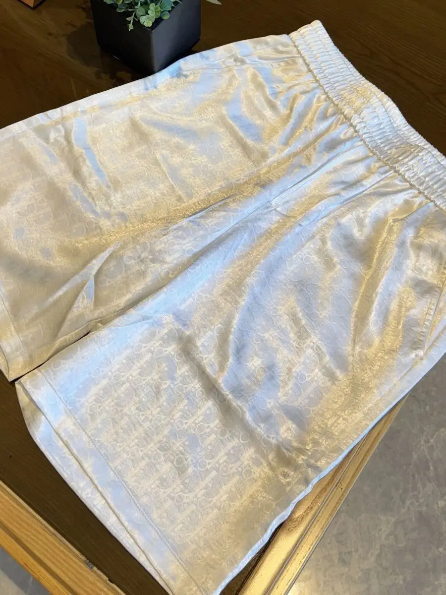 Men's Summer Lightweight Acetate Ice Silk Shorts Shiny Surface Casual Five-Quarter Length Beach Pants Fashionable Cityscape