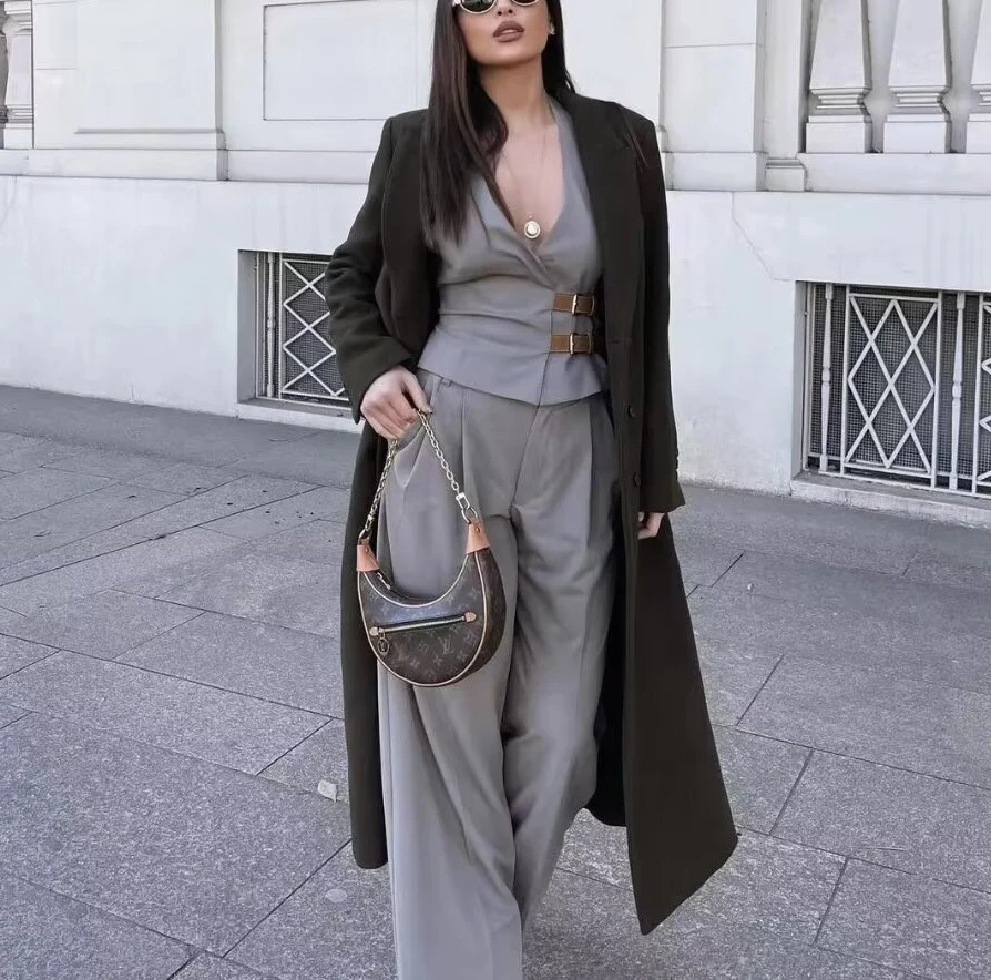 Conjunto de Moda Fena com Top Estilo Colete com Cinto e Gola Pendurada, Manga Longa em Aodão Psado