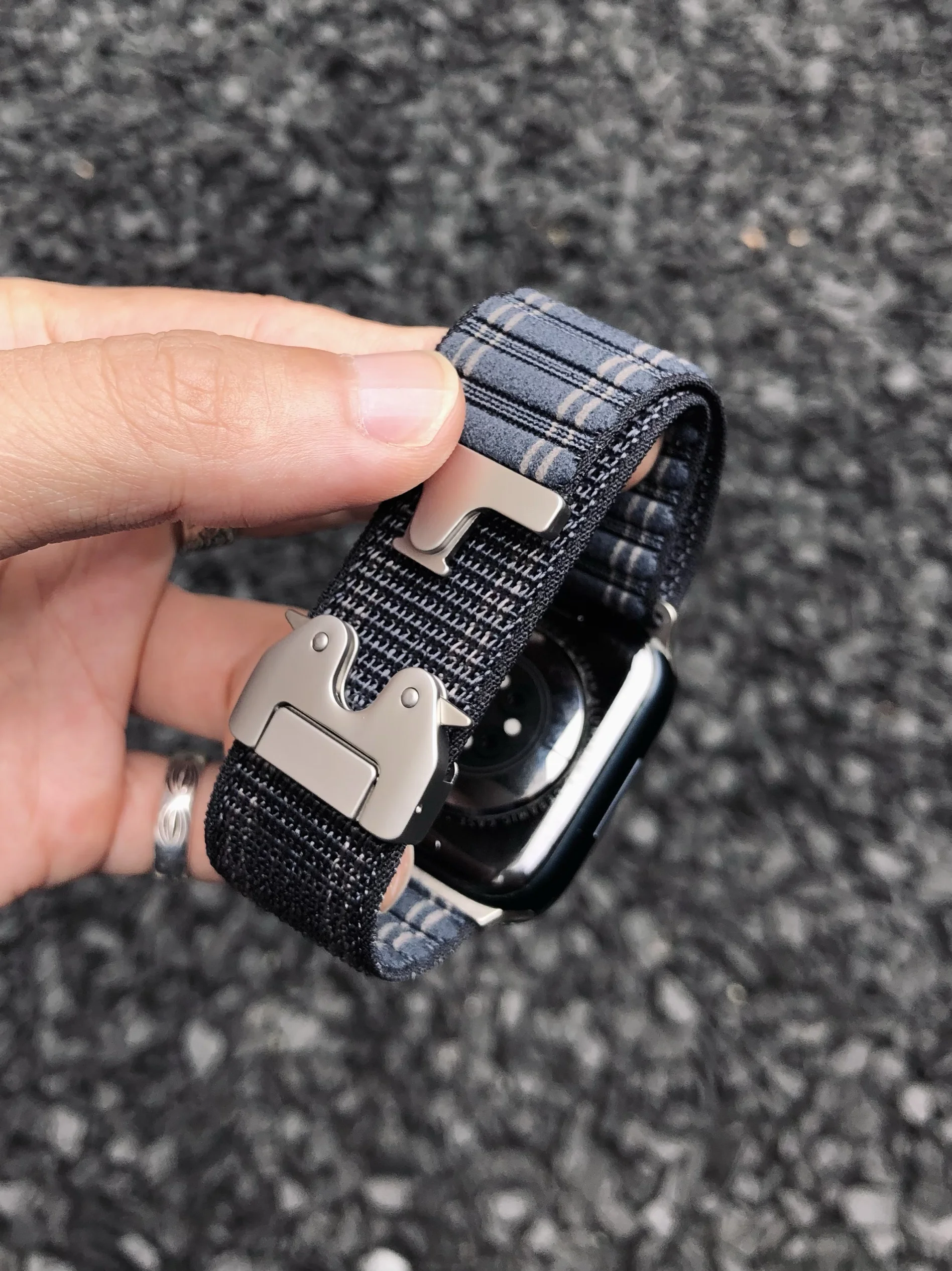 Kaker Storm Wave Pattern Applicable to Apple Watch iwatch Strap S10 Fluffy Loop Robot Buckle 987