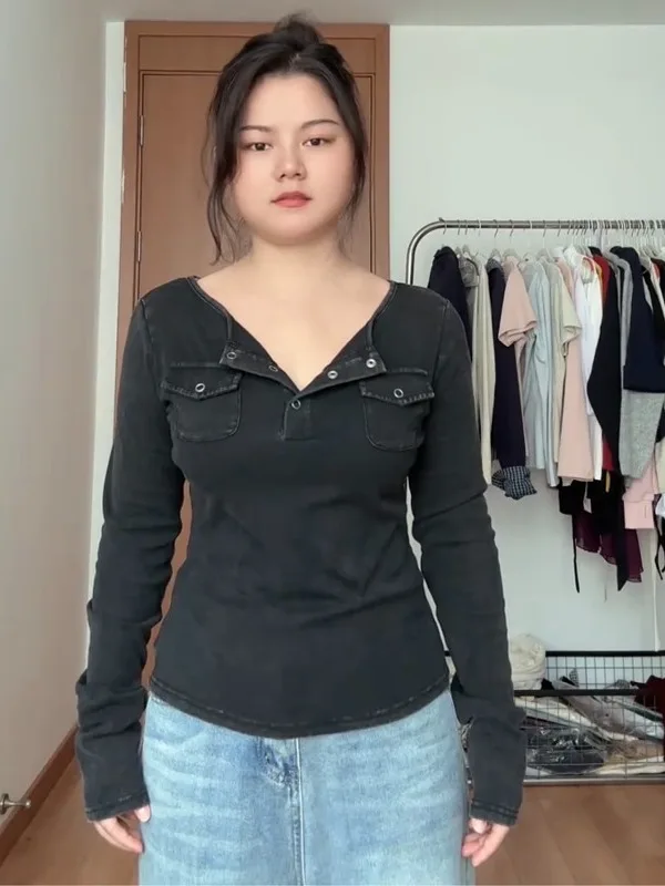 

Женская футболка больших размеров в американском стиле с длинными рукавами, двойными карманами и открытым воротником, утягивающий топ для осени