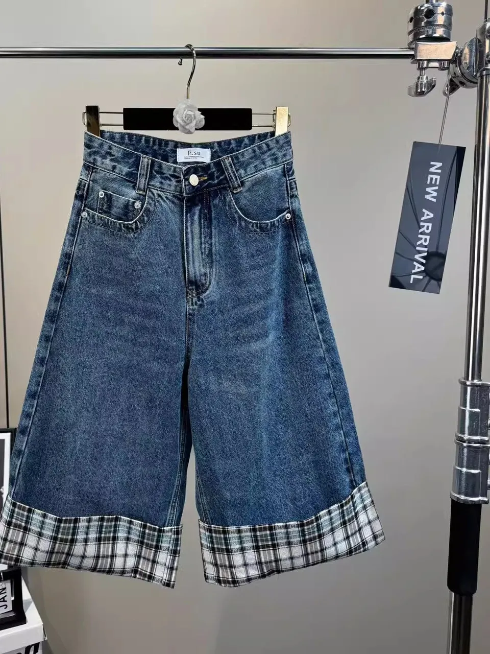 

Spring Summer New Style Buttoned Plaid Cloth Splicing Cuffed Wide Leg Loose Jeans High Waist Commute Style Ladies Jeans