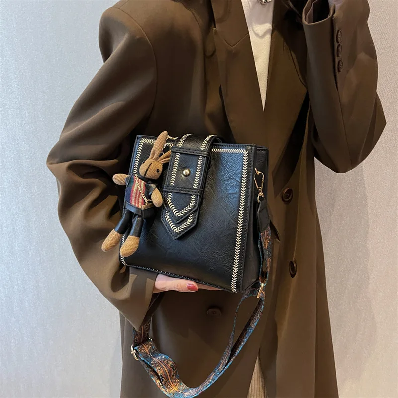 Senior sense of retro small bag female 2024 spring and summer new trend crossbody bag small square bag fashion shoulder bag