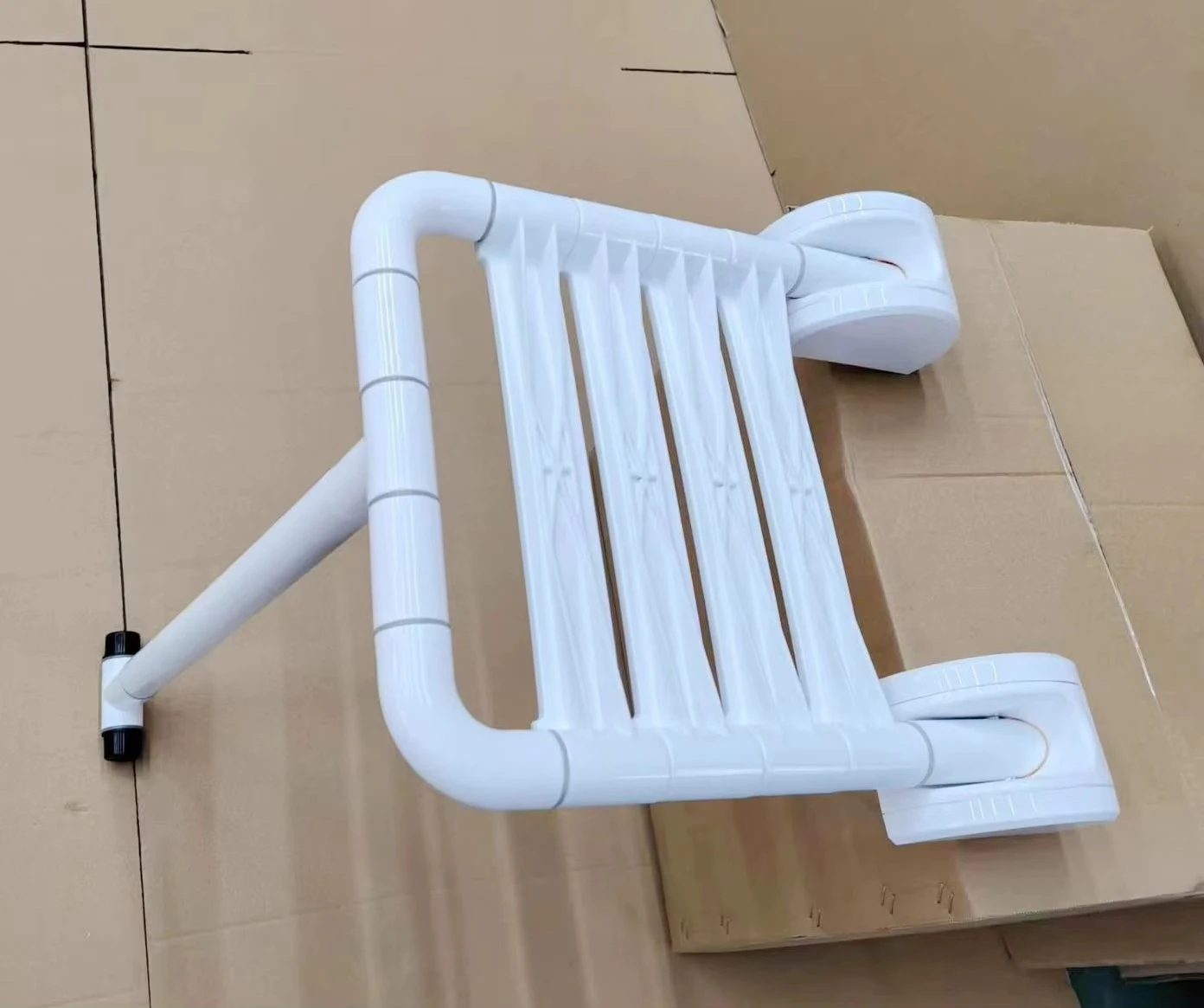 With rear wall-mounted bathroom disabled seat hospital wall-mounted bathroom toilet folding disabled