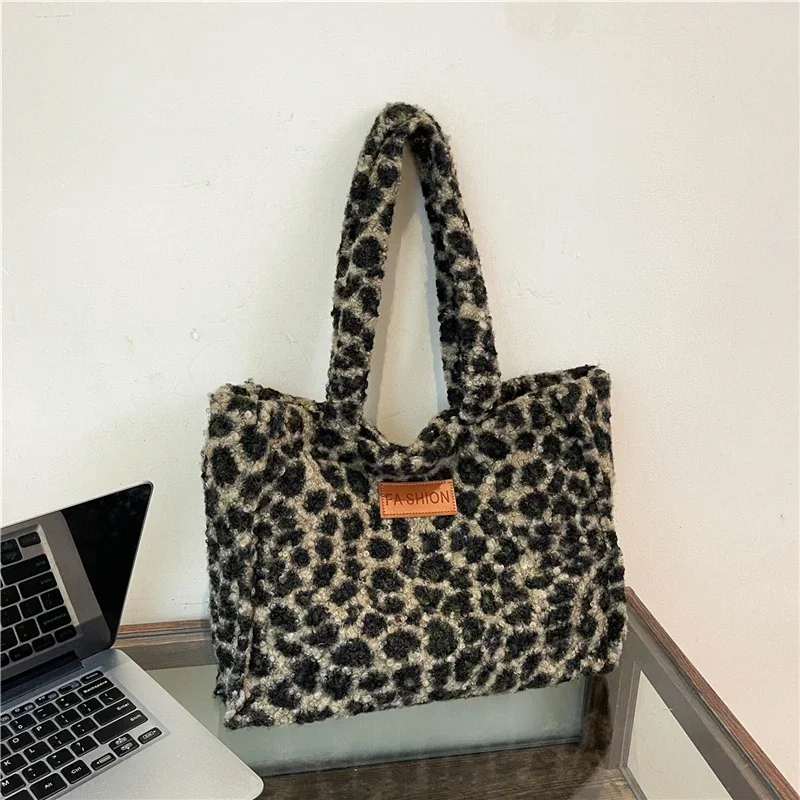 

Plush Velvet Bag for Women Large Capacity New Autumn and Winter Commuting Versatile Leopard Print Single Shoulder Furry Tote Bag