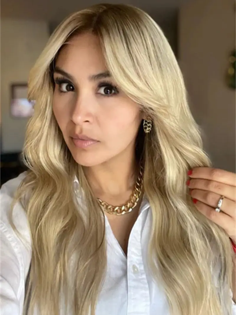 Trendy Style Wig Ombre Golden Blonde Highlights Synthetic Lace Front Wig Natural Body Wave Wig Preplucked Hairline Glueless Wigs
