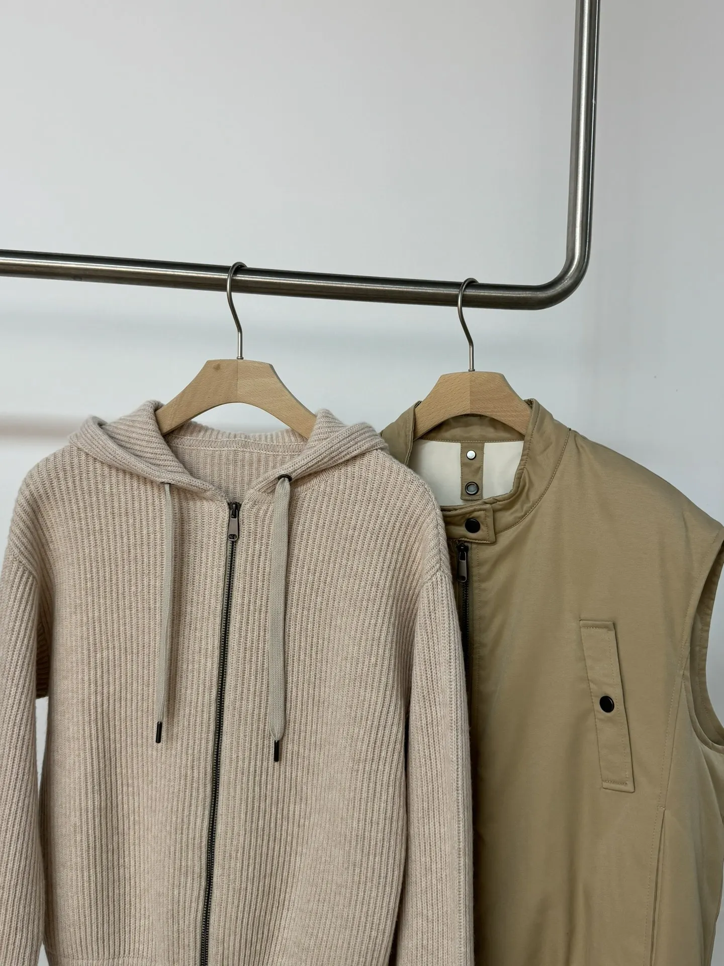 Setelan Dua Potong Jaket Bulu Angsa Berkualitas Tinggi Musim Gugur dan Musim Dingin 2025 dengan Tudung Kasmir Ukuran SML
