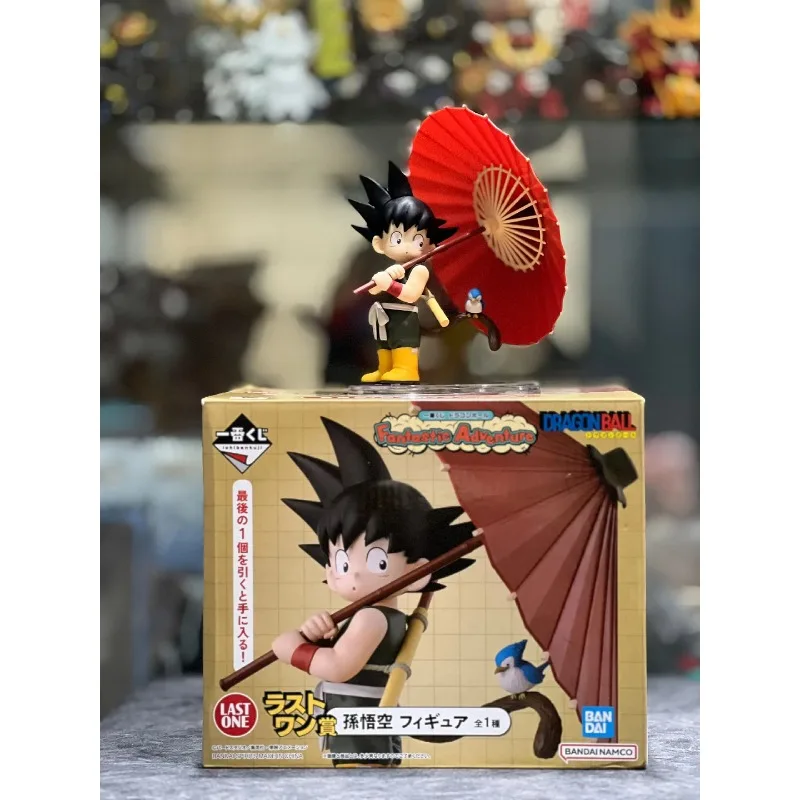 Figura de Son Goku con paraguas, de la colección Ichiban Kuji de Dragon Ball, de Bandai, con el diseño de la última aventura fantástica, un juguete coleccionable de anime.