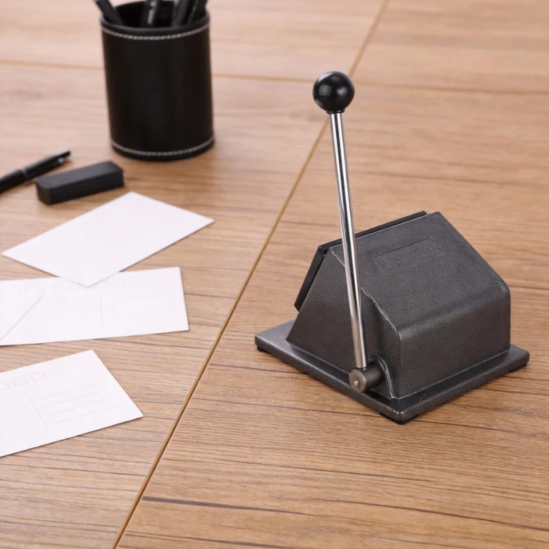 

58mm Badge Paper Cutter, Manual 70mm Card Punch, Durable Handheld Cutting Tool