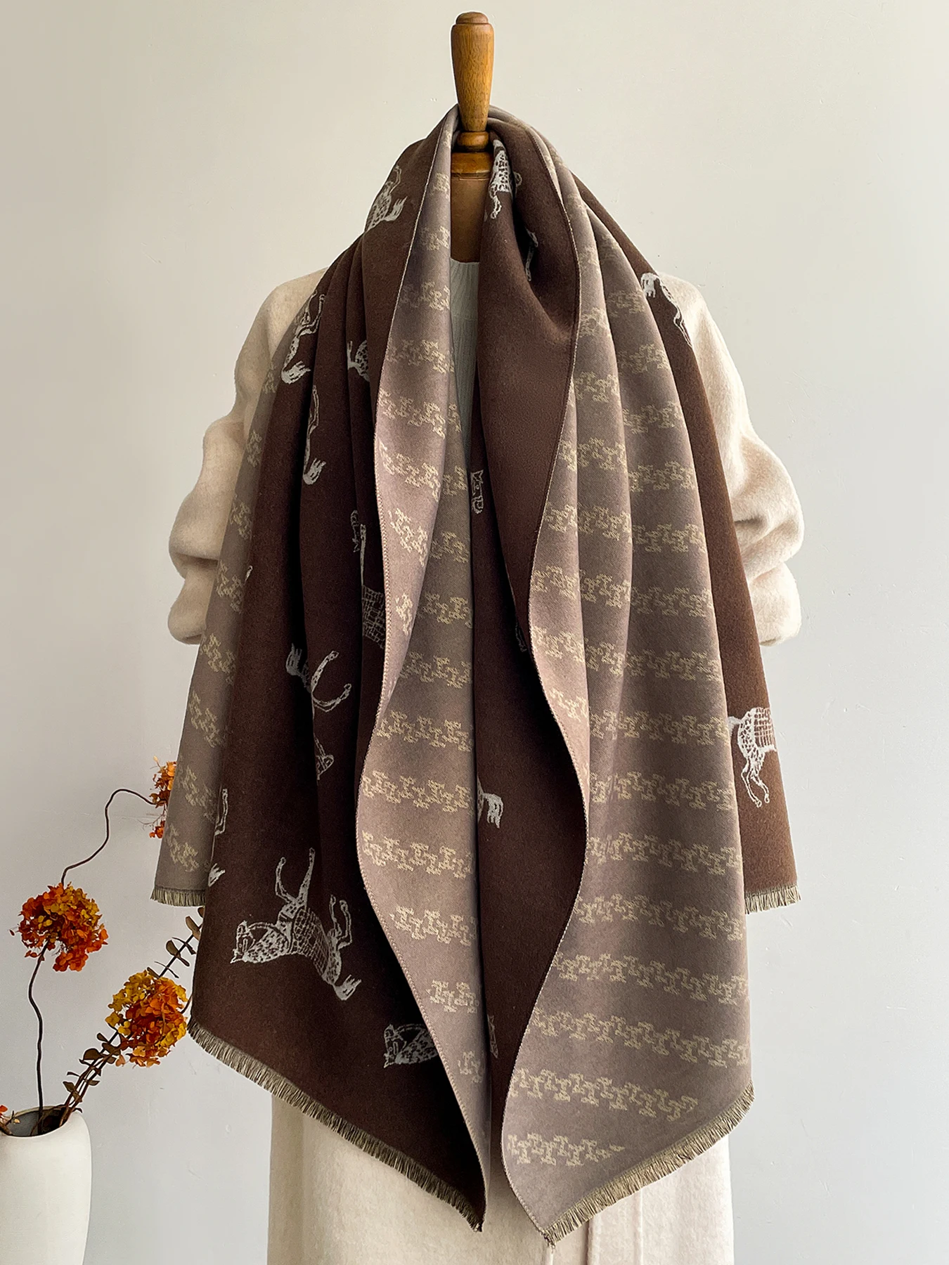 

Женский осенне-зимний шарф из искусственного кашемира, теплая шаль для ухода за шеей, с новым жаккардовым дизайном, превращающаяся в одеяло