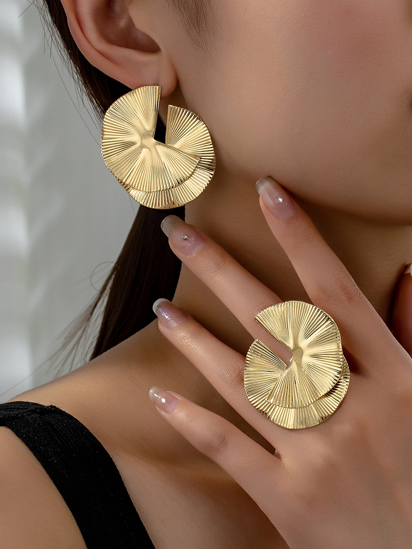 1 set of European and American style cross-border simple elegant versatile retro fashion flower-shaped earrings ring