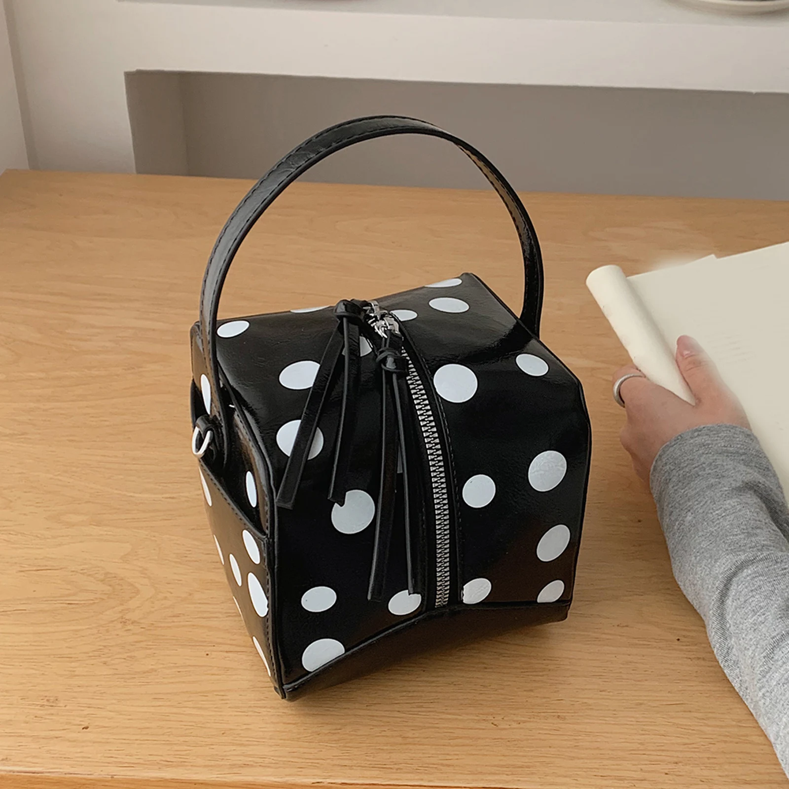 Women Dot Pattern Crossbody Bag Lightweight Handbag with Adjustable Strap Shoulder Bag for Vacation Casual Commute Daily Use