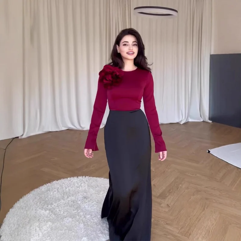 ชุดเดรสยาวลายดอกไม้ผ้าซาตินแบบปะติดสีสันสดใส รุ่นใหม่ ปี 2025