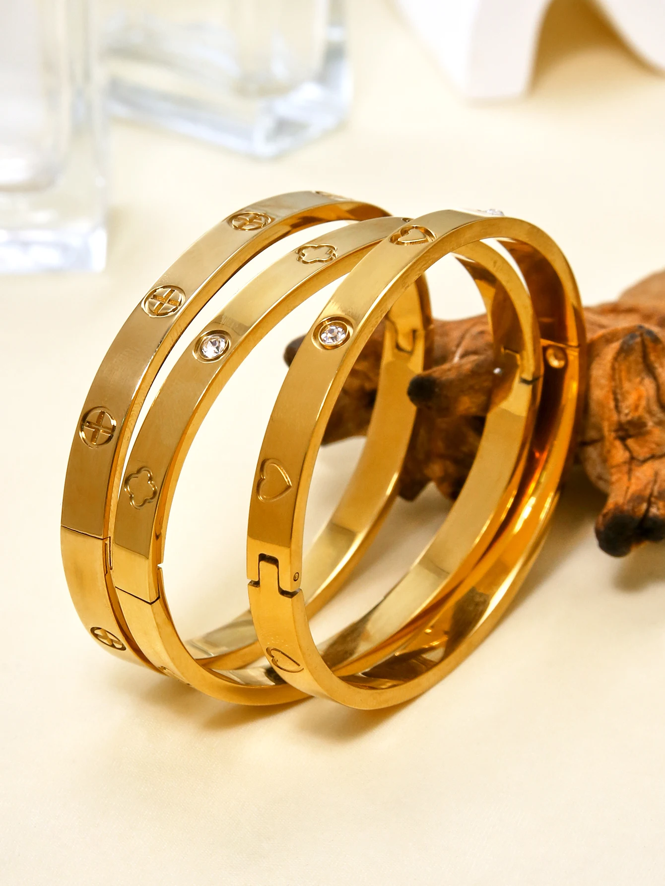 أزياء فرنسية خفيفة فاخرة بسيطة من الفولاذ المقاوم للصدأ مطلية بالذهب عيار 18 قيراط، مجموعة ألماس البرسيم، قلب، سوار بنمط متقاطع #3