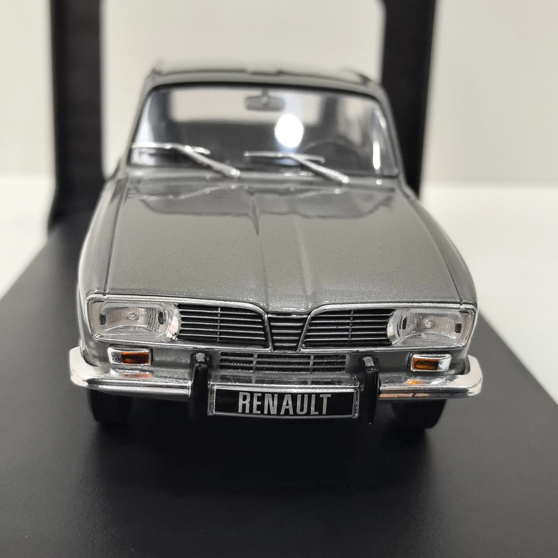 Pressofuso WHITEBOX Scala 1/24 RENAULT 16 1965 Renault Modello di Auto In Lega Da Collezione Giocattolo Regalo Souvenir Display Ornamento