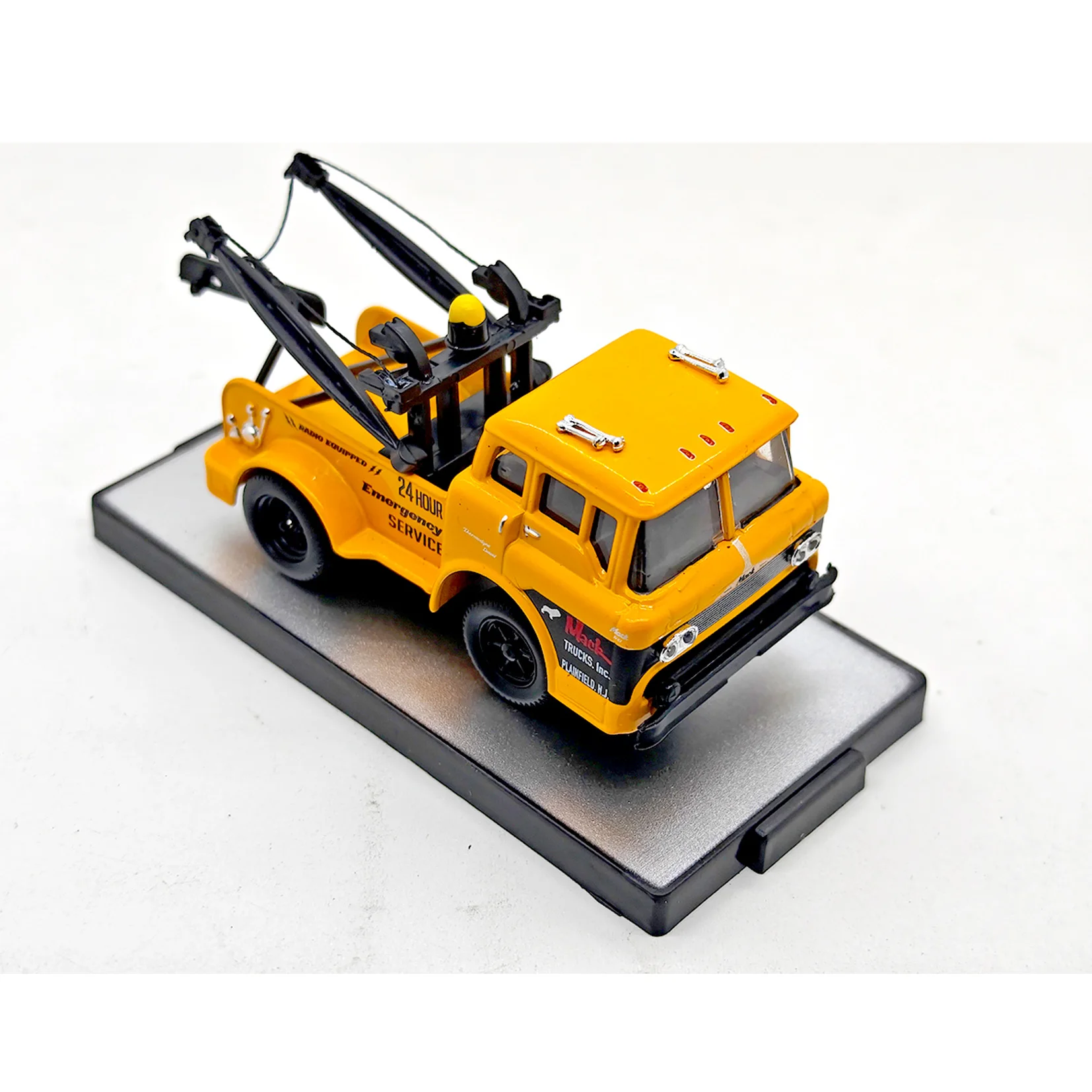 

Модель легкосплавного автомобиля американского Марка 1:64.