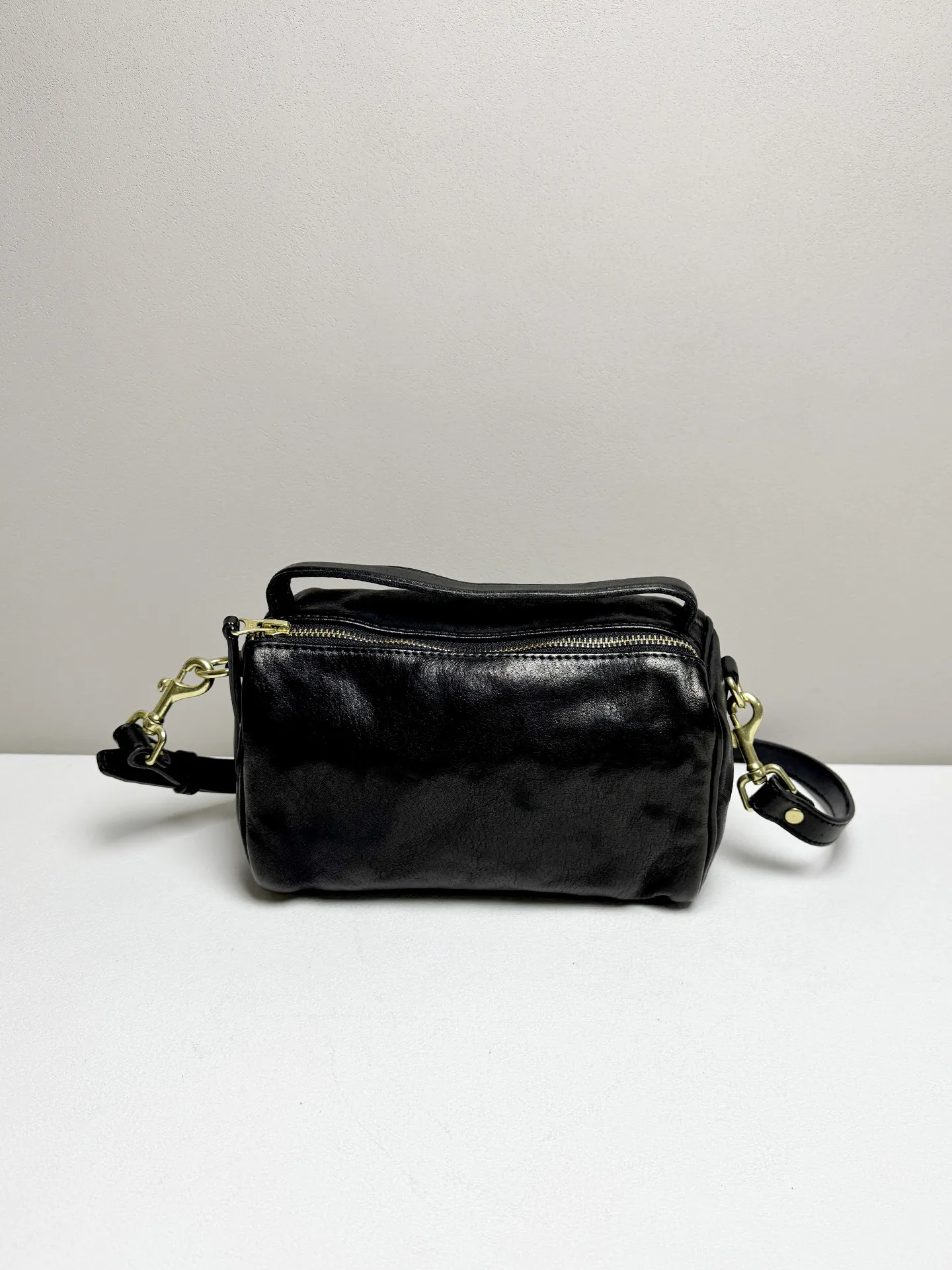 Handgefertigte Damenhandtaschen aus echtem Leder von Modedesignern, für den Alltag, Partys und luxuriöse Anlässe, natürliche Echtleder-Umhängetasche für Damen. – Detail 8