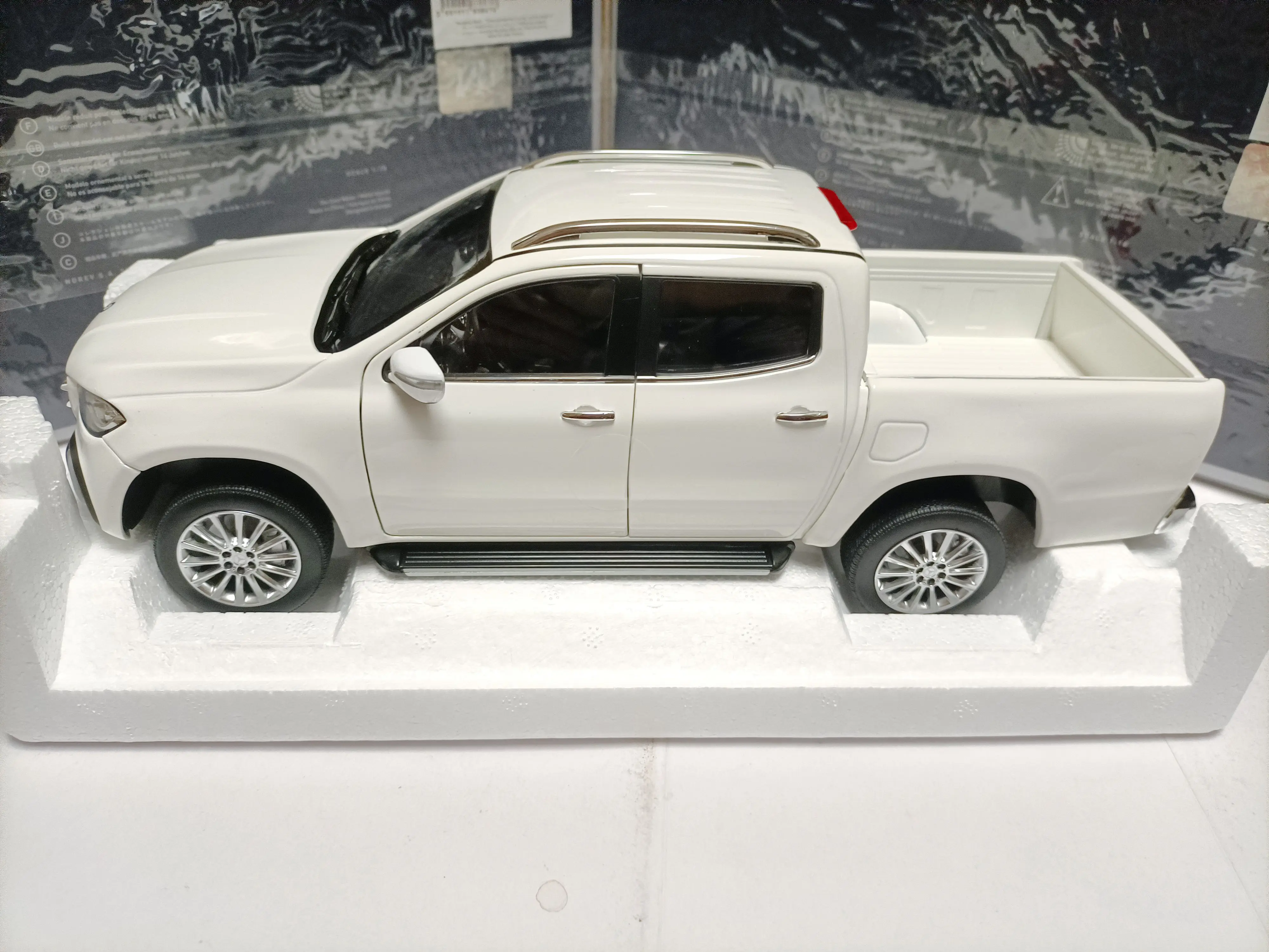 Norev 1 18 Mercedes Alloy Door X-Class Pickup Modelo Mercedes Benz Branco