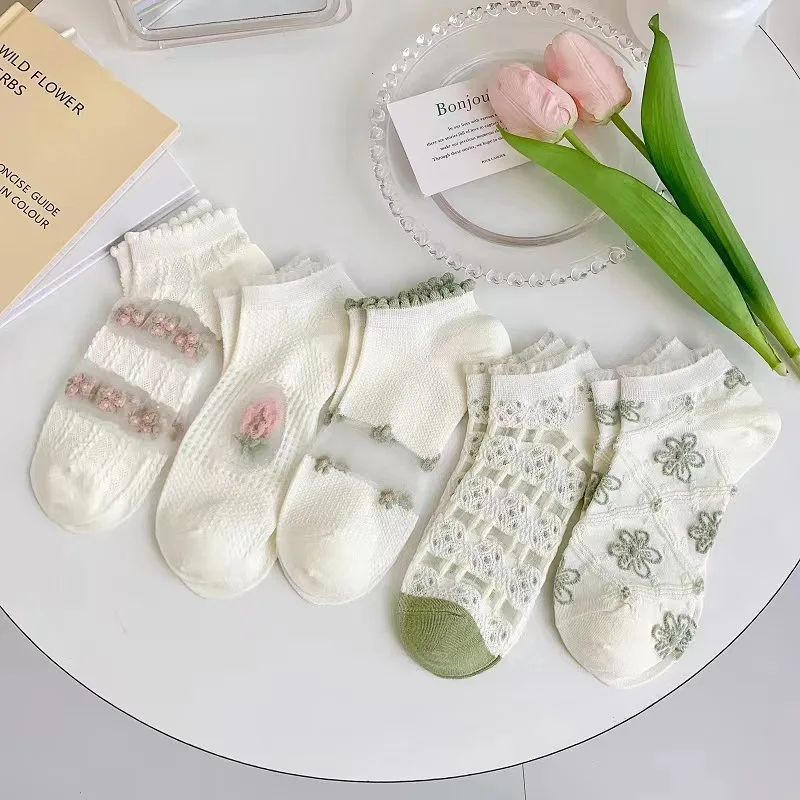 

5 Pairs Cute Low Cut Socks for Women Lovely Kawaii Cotton Socks for Girls Breathable Floral Vintage Summer Ruffle Socks Woman