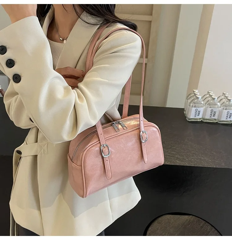 This Is a Large-capacity Shoulder Bag, Simple and Fashionable, Suitable for Going Out Shopping.