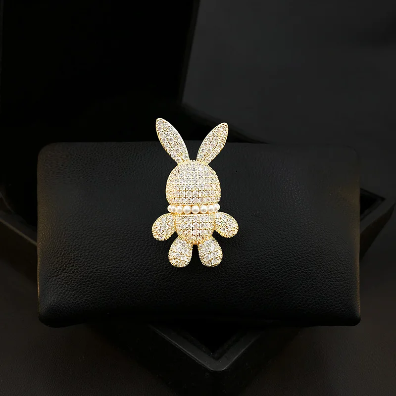 

Cute Bunny Rabbit Brooch Fashion Cardigan Sweater Pins Corsage Coat Suit Neckline Clothing Accessories Pearl Jewelry Gifts 3957