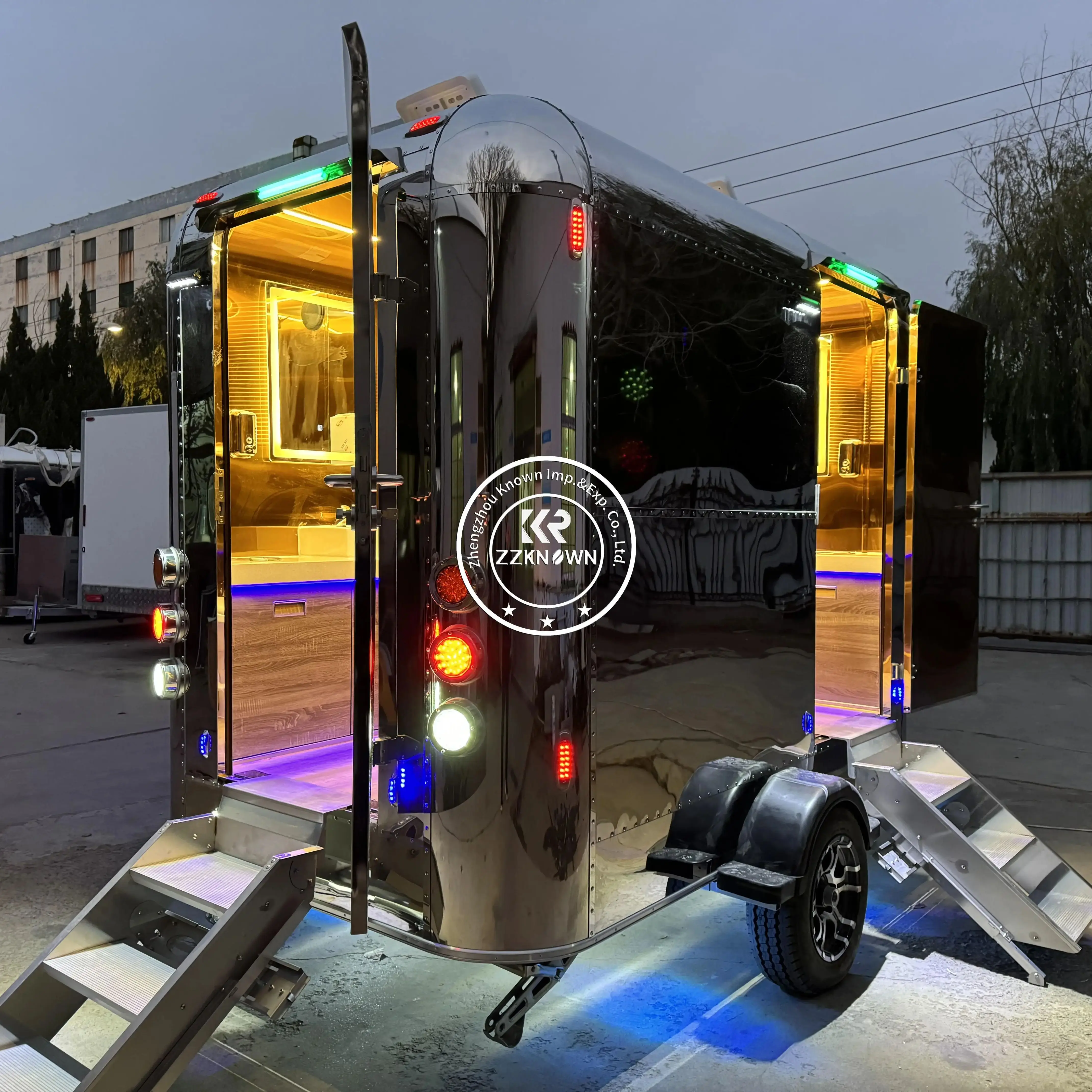 High Quality  Luxury Restroom Trailers Portable Toilet Low Price Portable Toilets Trailer for Events Wedding