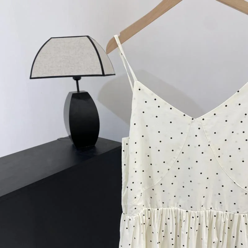 Robe slip taille haute à pois, col en V, printemps 2024